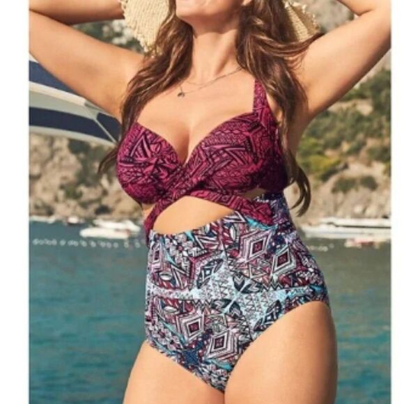 Cut Out Underwire One Piece Swimsuit - Picture 2 of 6